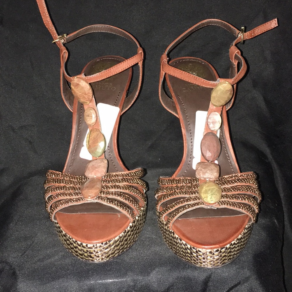 NWT Vince Camuto peep toe heel